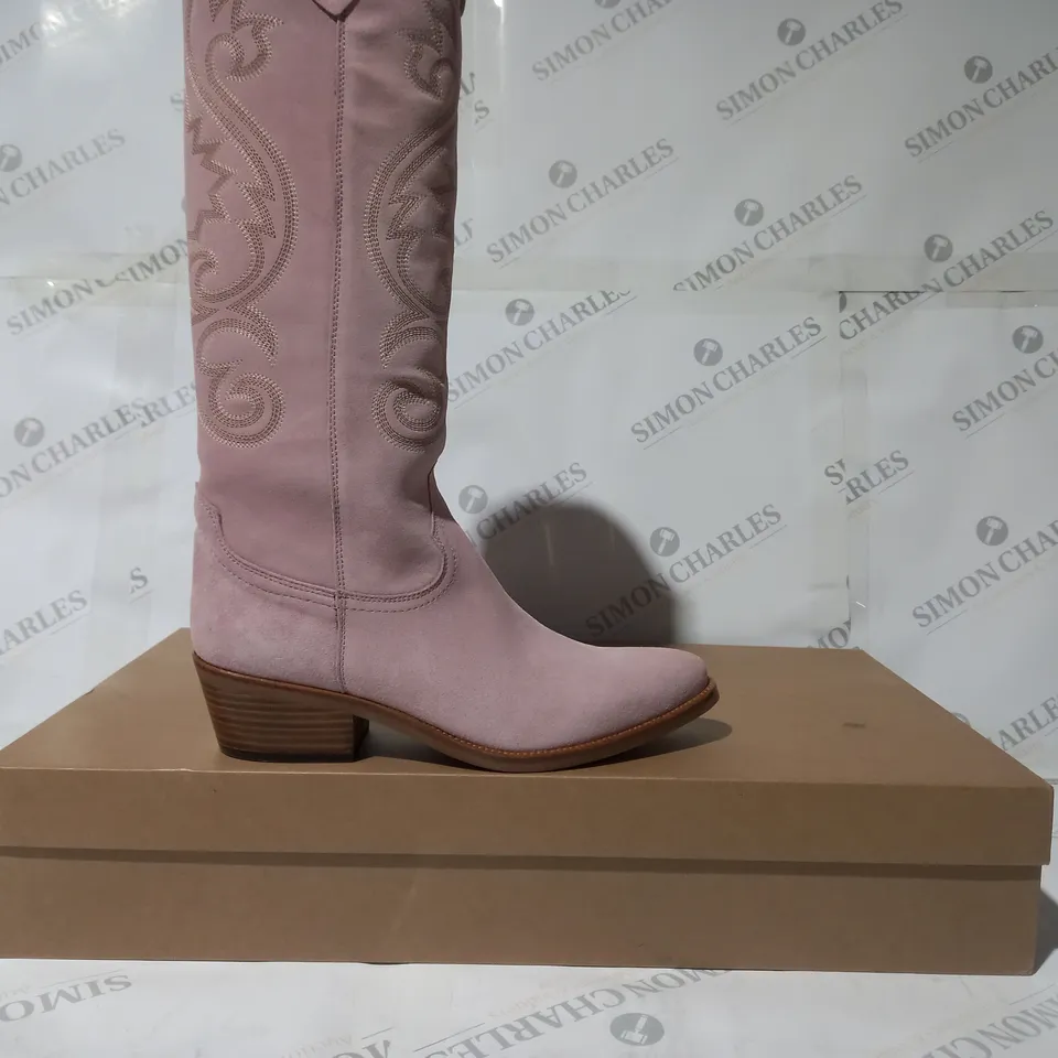 BOXED PAIR OF PENELOPE CHILVERS COWGIRL SUEDE BOOTS IN PINK EU SIZE 42