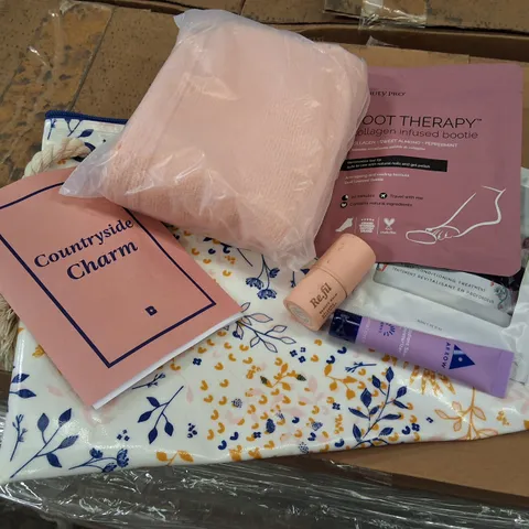 PALLET CONTAINING LARGE QUANTITY OF BIRCHBOX JULY 2021 MONTHLY MAKEUP BOXES