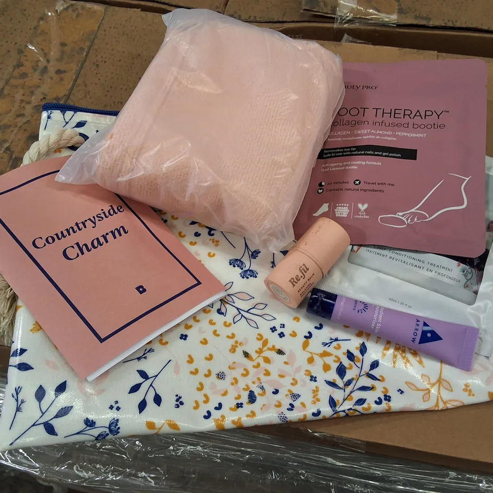 PALLET CONTAINING LARGE QUANTITY OF BIRCHBOX JULY 2021 MONTHLY MAKEUP BOXES