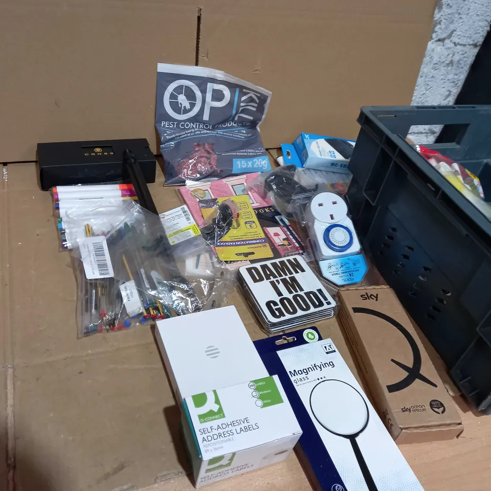 TOTE OF APPROXIMATELY 18 ASSORTED ITEMS TO INCLUDE A MAGNIFYING GLASS. A MARKER SET, SELF-ADHESIVE ADDRESS LABEL SET AND A SKY REMOTE 