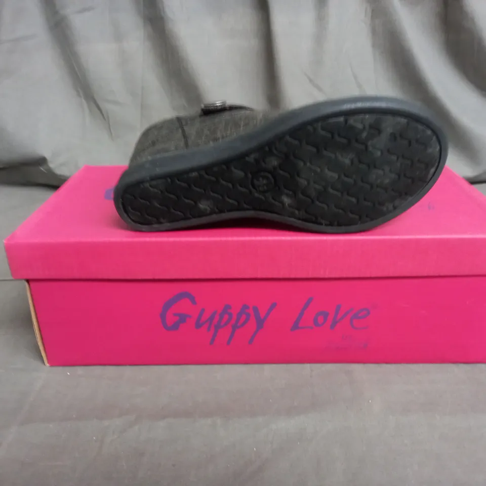 BOX OF APPROXIMATELY 6 PAIRS OF GUPPY LOVE OPEN TOP VELCRO WEDGE SHOE SIZE 6.5