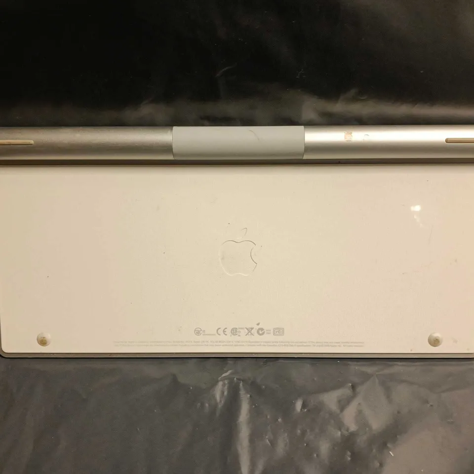 UNBOXED APPLE WIRELESS KEYBOARD - A1314