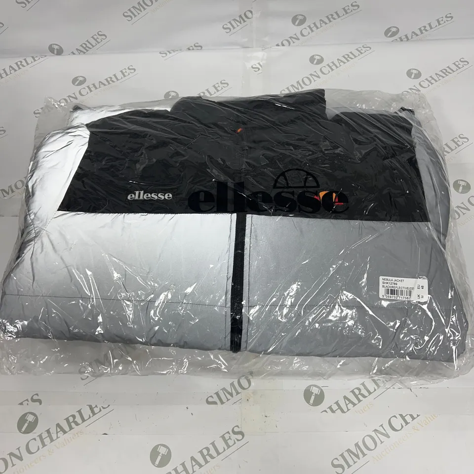 ELLESSE NEBULA REFLECTIVE JACKET IN BLACK SIZE MEDIUM