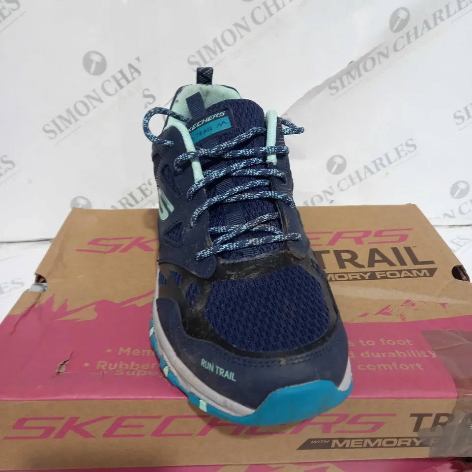 BOXED SKECHERS PURE ESCAPE TRAINERS, NAVY TURQUOISE - SIZE 8