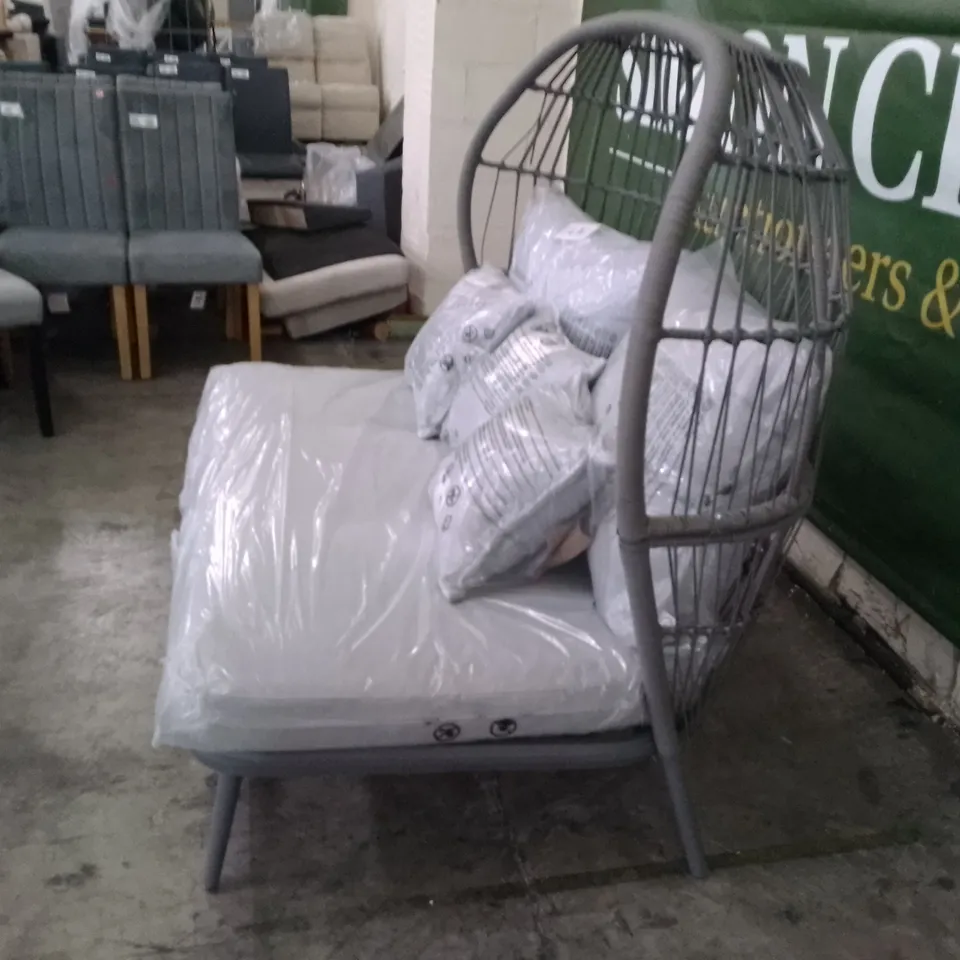BOXED APOLIMA ROPE DAYBED