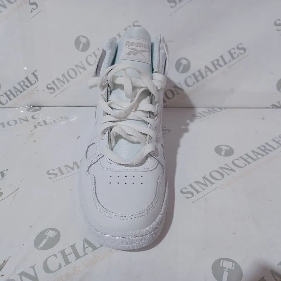 PAIR OF REEBOOK TRAINERS IN WHITE UK SIZE 6.5