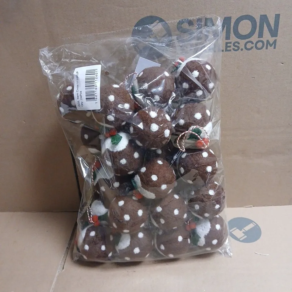 APPROXIMATELY 22 X GISELA GRAHAM CHRISTMAS PUDDING HANGING DECORATIONS