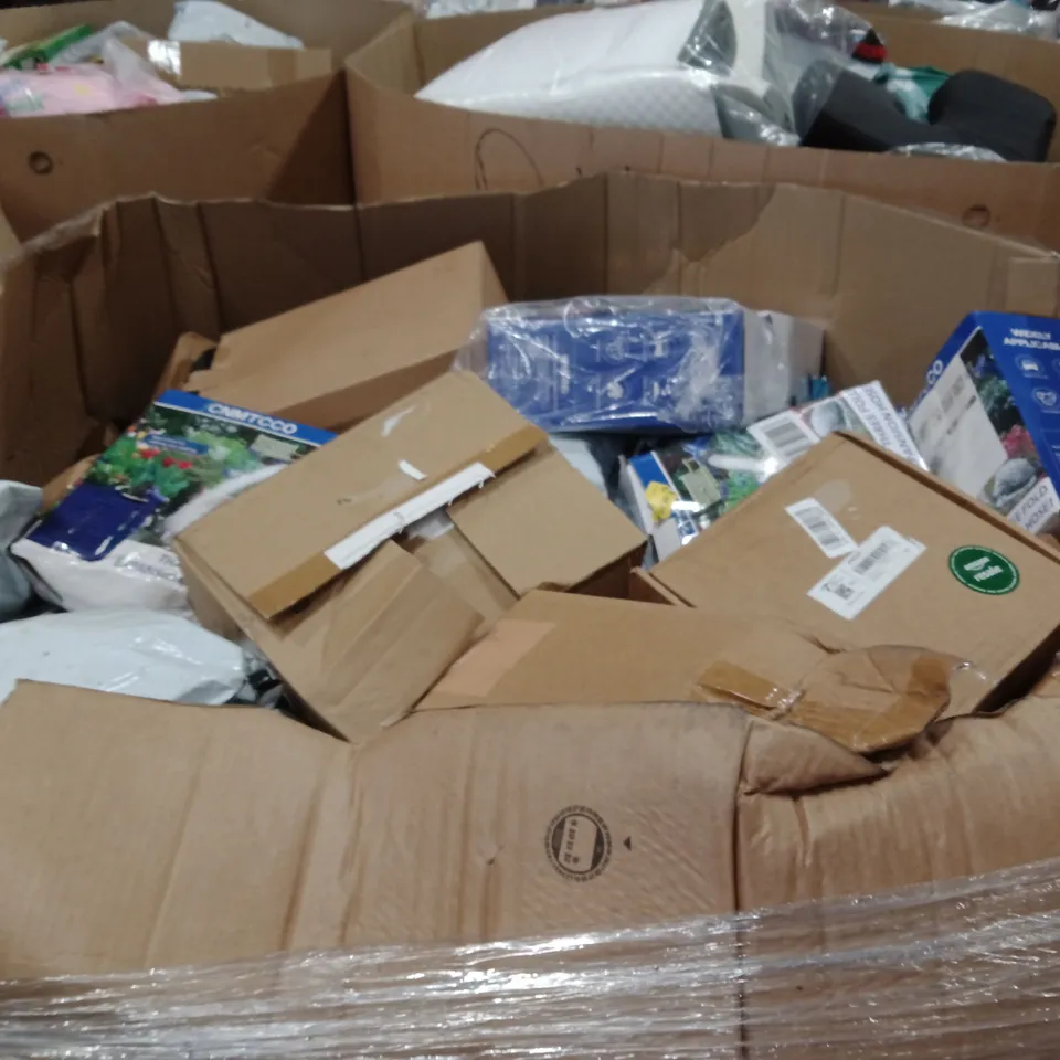 PALLET CONTAINING A LARGE QUANTITY OF HOSES