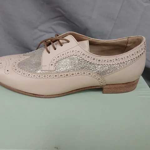 CALPIERRE ZAPATOS DESIGNER SHOES – WOMEN'S BEIGE WITH SILVER GLITTER, UK 7 (EU 40)