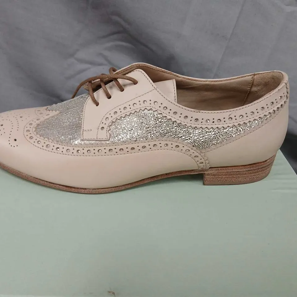 CALPIERRE ZAPATOS DESIGNER SHOES – WOMEN'S BEIGE WITH SILVER GLITTER, UK 7 (EU 40)