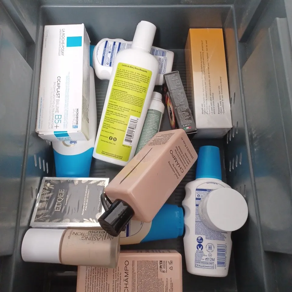 APPROXIMATEY 20 HEALTH AND BEAUTY PRODUCTS TO INCLUDE DOVE PURELY PAMPERING BODY WASH, ESTRID EXFOLIANT AND MAX FACTOR EYESHADOW PALETTE