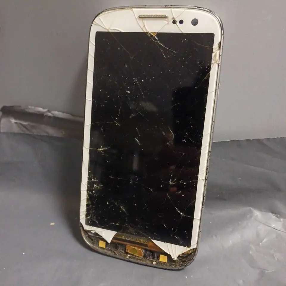 SAMSUNG GALAXY S3 IN CREAM