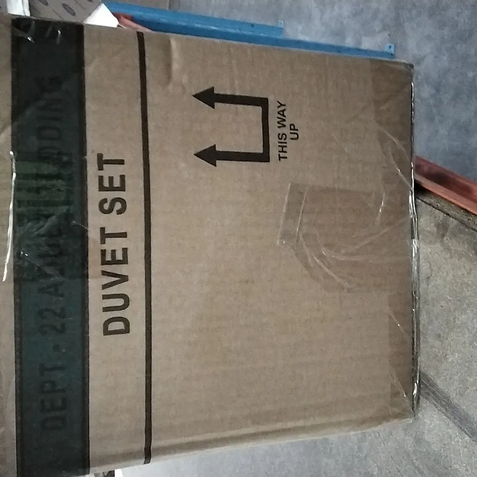 BOXED BRAND NEW ADULT DOUBLE DUVET SET X9 
