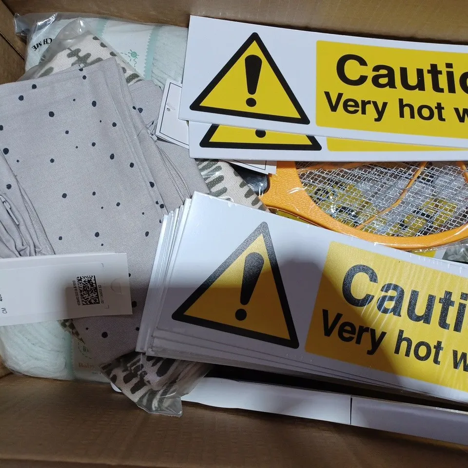 BOX OF APPROXIMATELY 10 ASSORTED HOUSEHOLD ITEMS TO INCLUDE DRYER BALLS, ICE CREAM SCOOP, LINT REMOVER, ETC