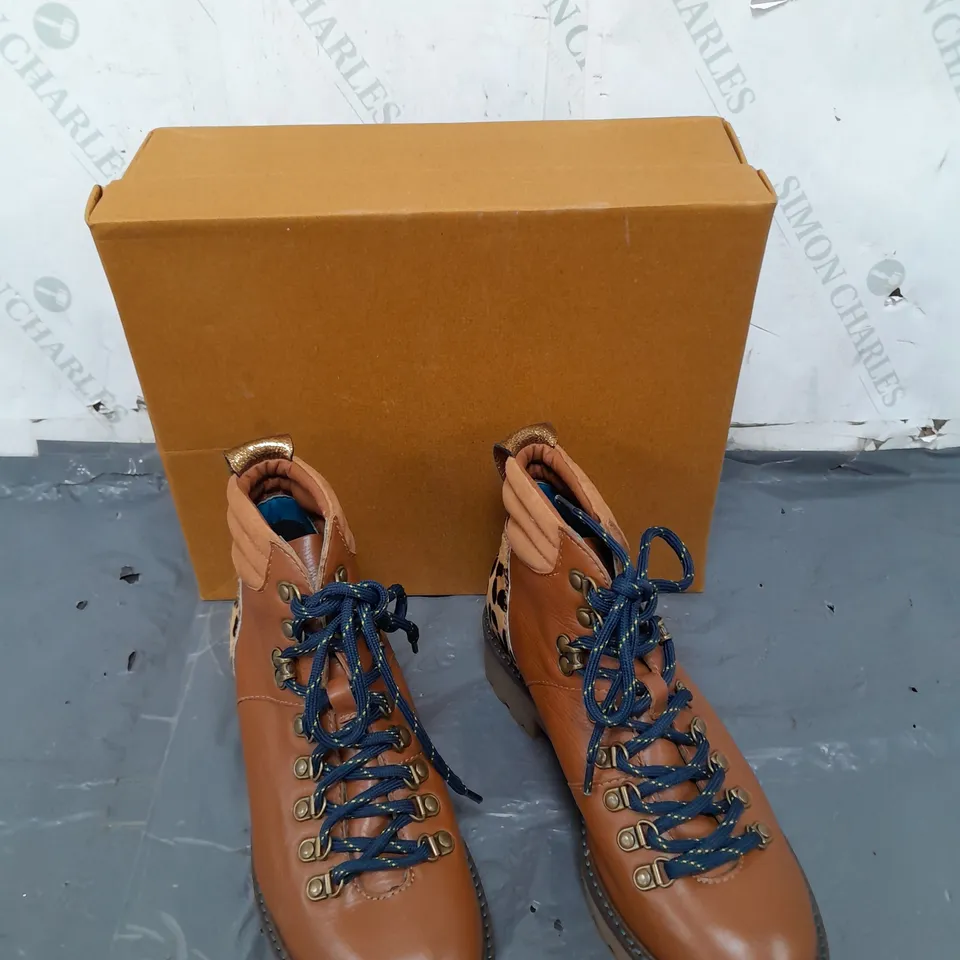 BOXED PAIR OF WHITE STUFF BROWN LEATHER BOOTS SIZE 6