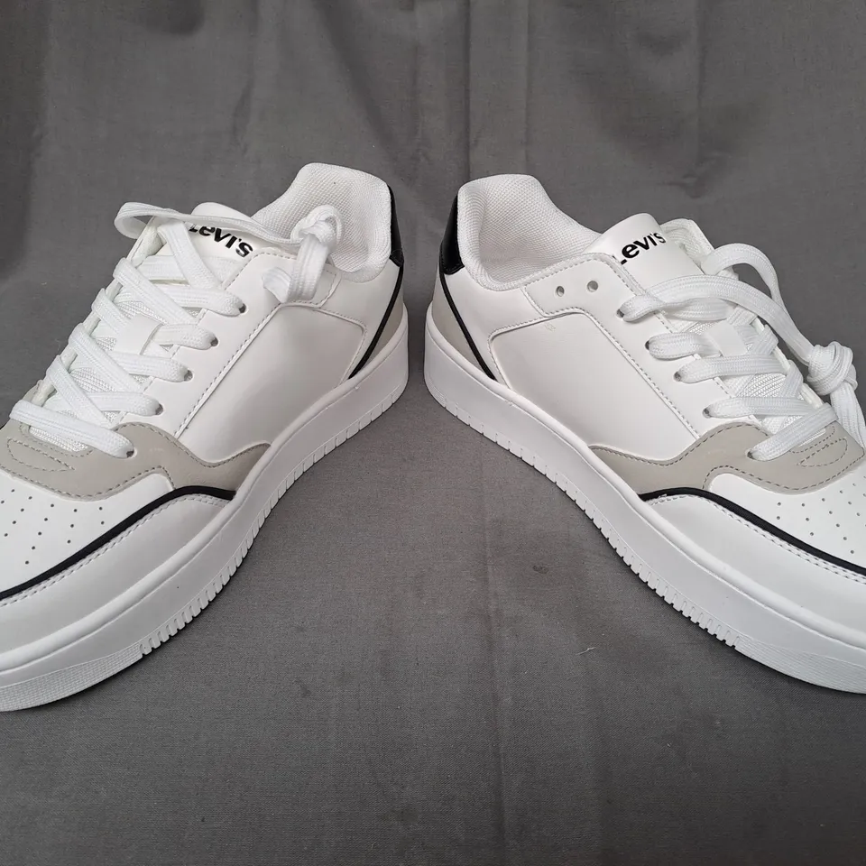 BOXED PAIR OF LEVI'S TRAINERS IN WHITE UK SIZE 6