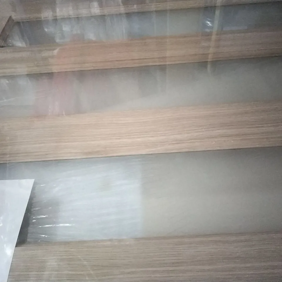 VERTICAL 3 PANEL OAK VENEER GLAZED INTERNAL DOOR 1981 X 838M