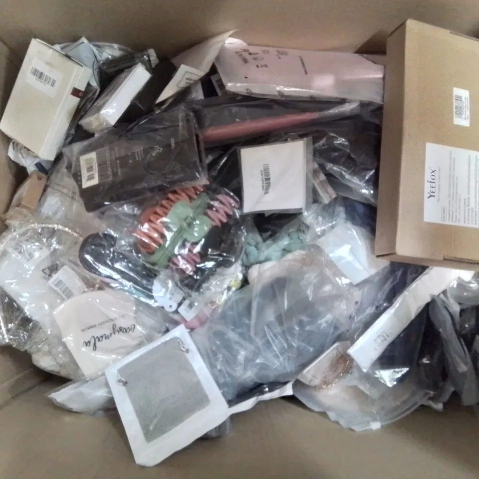 BOX CONTAINING LARGE AMOUNT OF MIXED FASHION ITEMS, CLOTHING, COSTUME/DRESS UP JEWELLERY ETC.