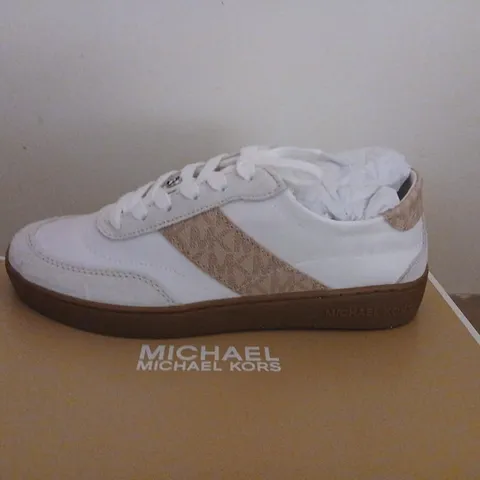 MICHAEL KORS KAYCEE LACE UP KNIT SNEAKERS – WHITE WITH TAN MK STRIPE (US 6.5 / UK 4.5)