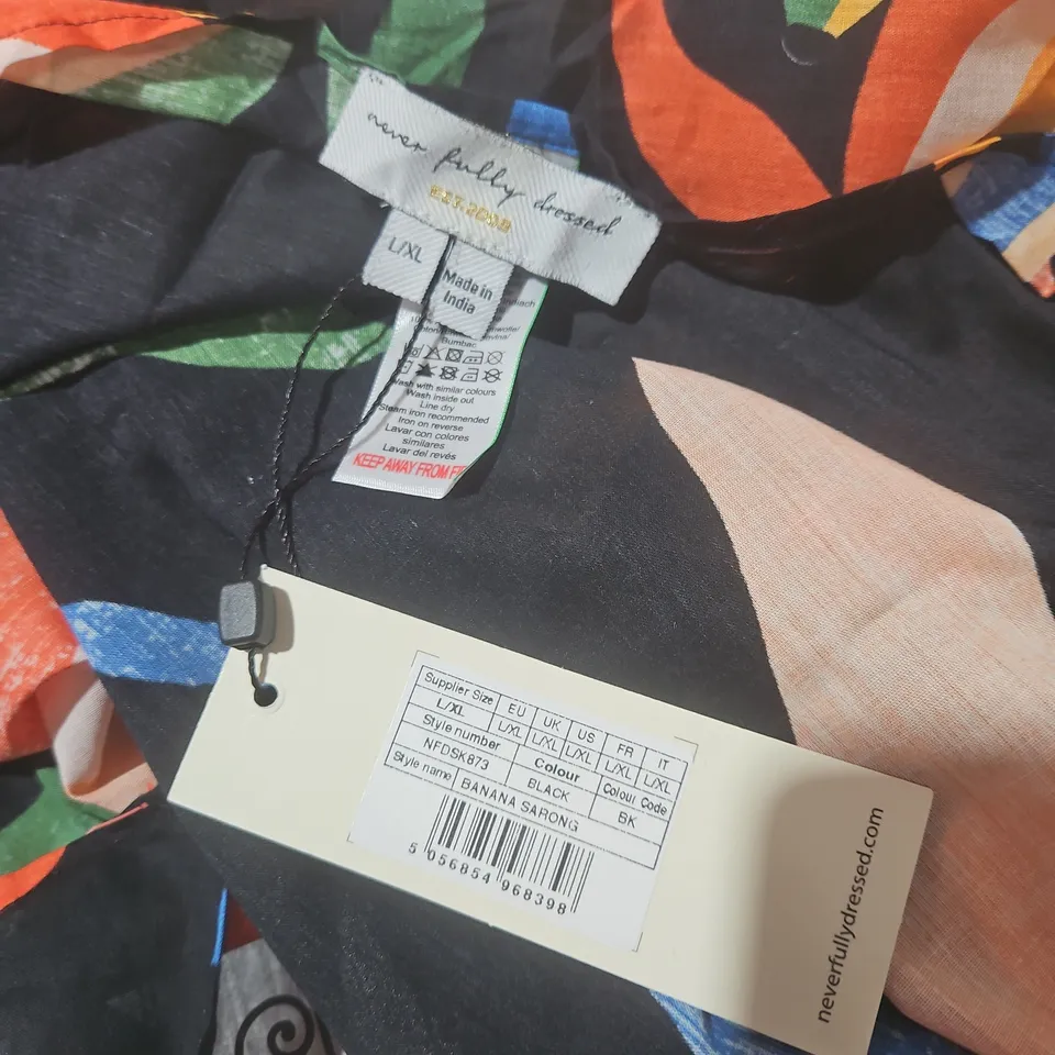 NEVER FULLY DRESSED BANANA SARONG IN BLACK - L/XL
