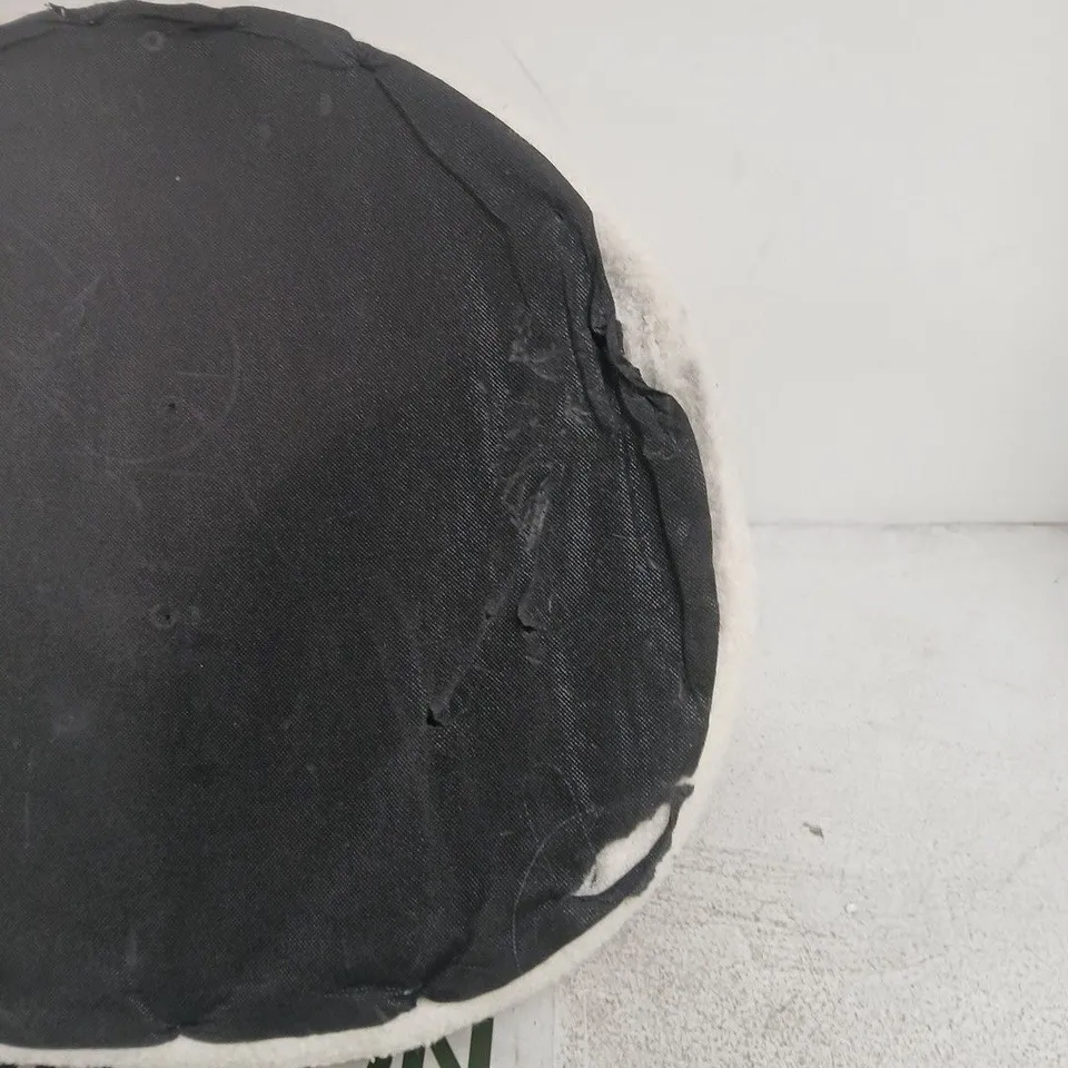 WHITE CURVED DOG SEAT