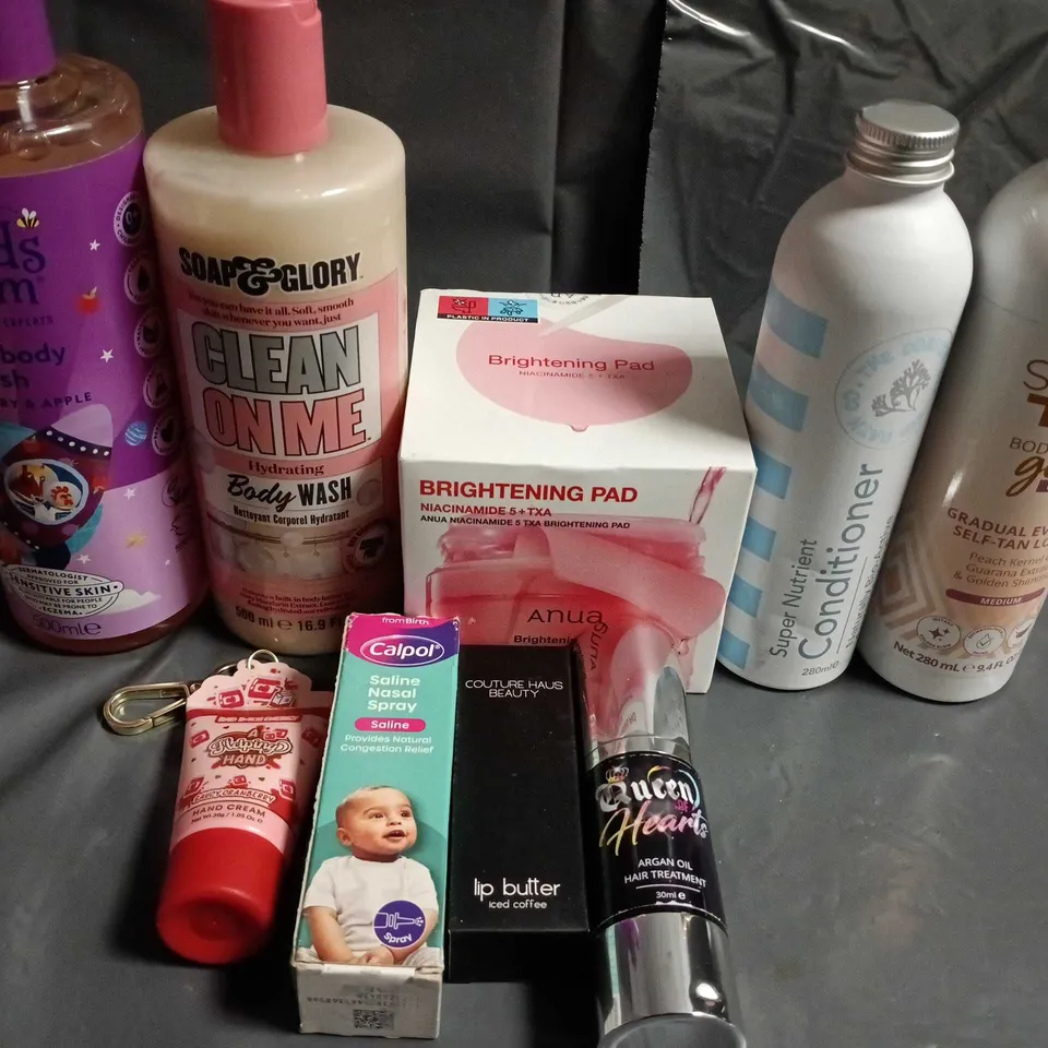 APPROXIMATELY 15 ASSORTED HEALTH & BEAUTY PRODUCTS TO INCLUDE P.LOUISE, CHILDSFARM AND SOAP AND GLORY
