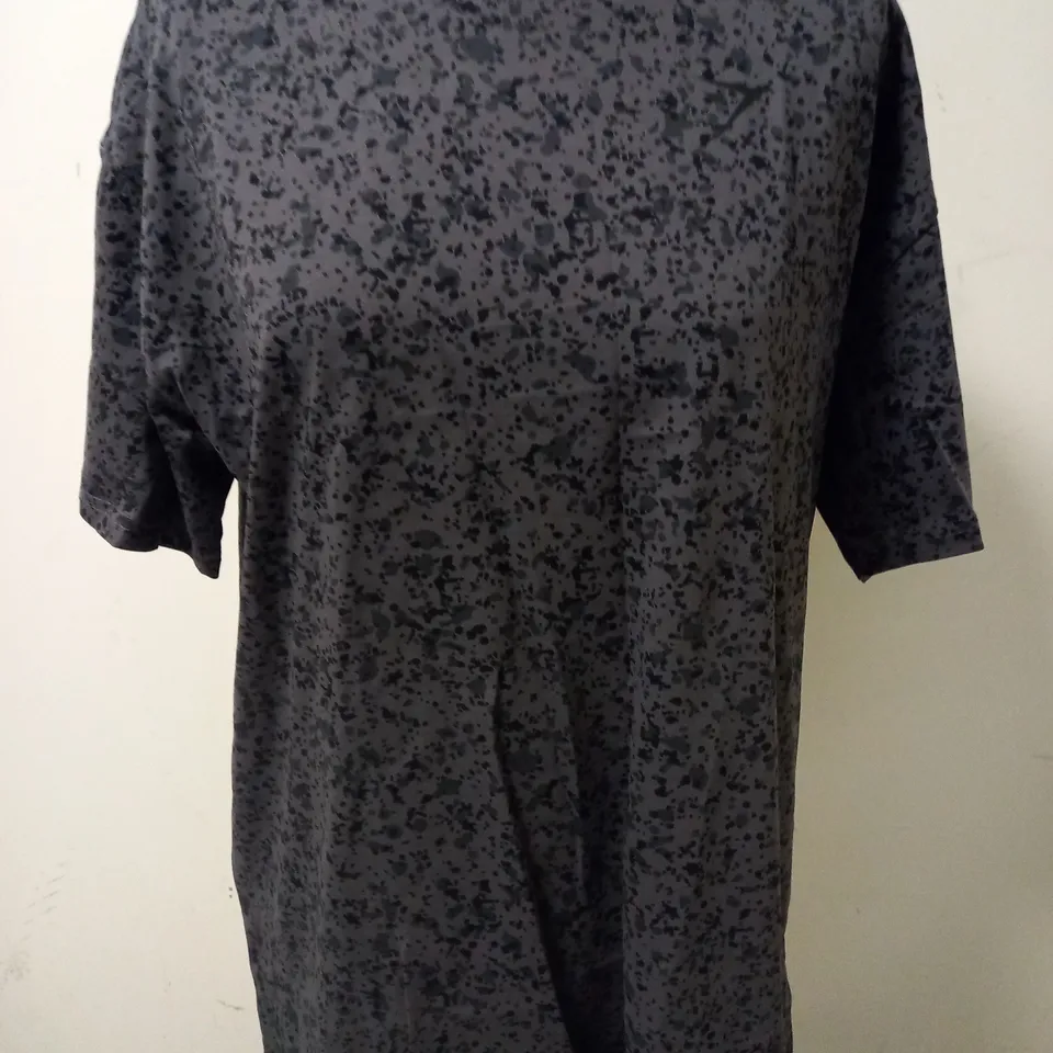 GYMSHARK GREY TSHIRT - SIZE S