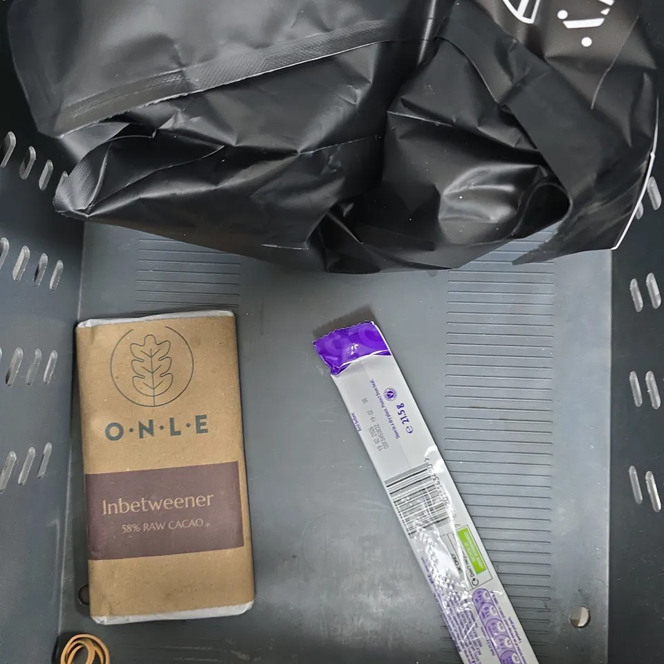 APPROXIMATELY 6 ASSORTED FOOD/DRINK PRODUCTS TO INCLUDE CRAFTY COFFEE, GRINCH SWEETS, DUBAI STYLE CHOCOLATE ETC 