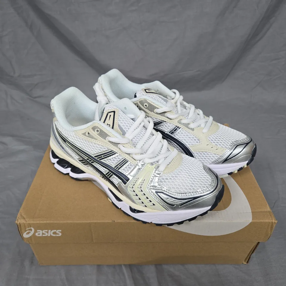 ASICS RUNNING SHOES – WHITE/SILVER, MEN’S (UK SIZE 7)