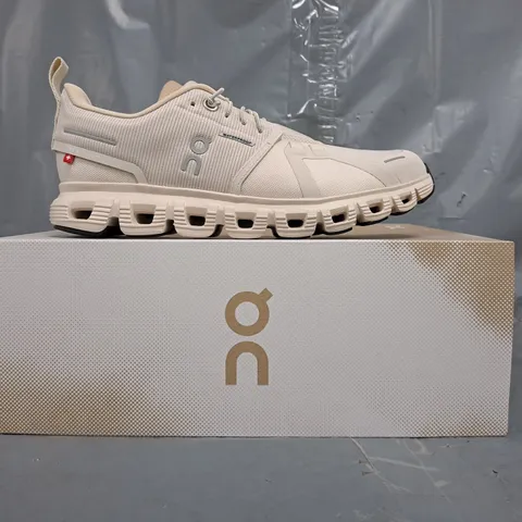 BOXED PAIR OF ON CLOUD 6 WP SHOES IN CREAM SIZE UK 4