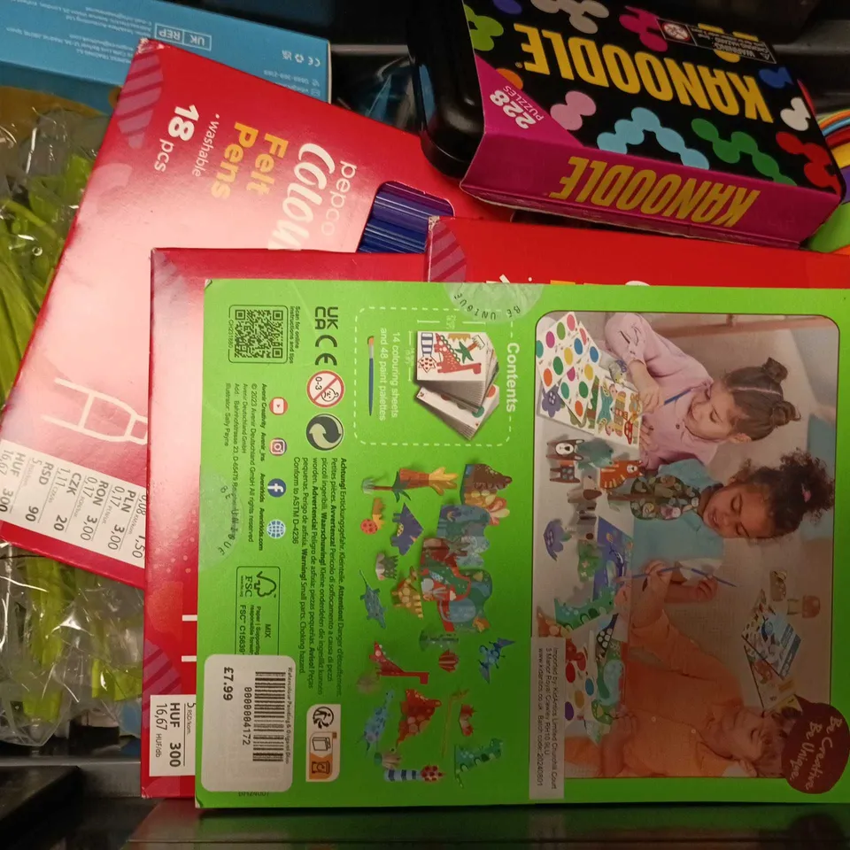 APPROXIMATELY 12 ASSORTED TOYS & GAMES PRODUCTS TO INCLUDE PLAYDOH, FELT PENS, NICE BERG, ETC