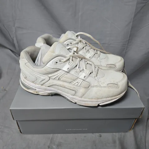 BOXED VIONIC WALK 23 TRAINER WHITE - SIZE 7
