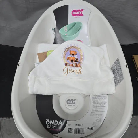 ONDA BABY BABY BATH TUB – WHITE PLASTIC WITH TEDDY BEAR PRINT AND 'JOSEPH' TOWEL