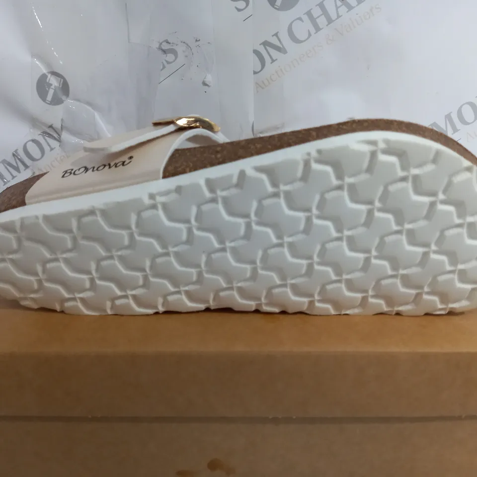 BONOVA IBIZA PEARL SHINE FOOTBED SANDAL SIZE 6