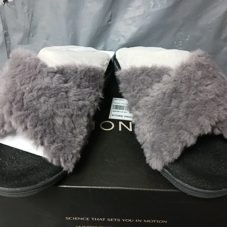 VIONIC INDULGE RELAX II SLIPPER IN CHARCOAL - SIZE 8