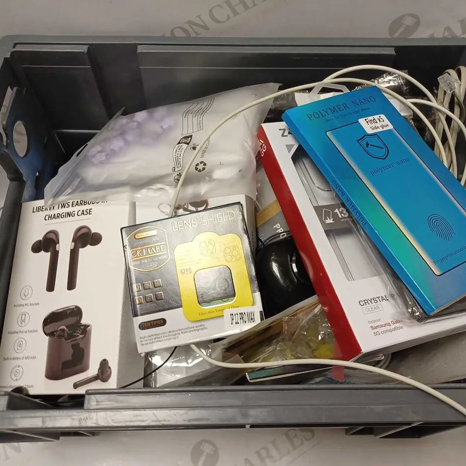 LOT OF APPROXIMATELY 20 PHONE ACCESSORIES AND ELECTRICALS TO INCLUDE TEMPERED GLASS SCREEN PROTECTORS, TRUE WIRLESS EARBUDS WITH CHARGING CASE, PHONE CASE, ETC