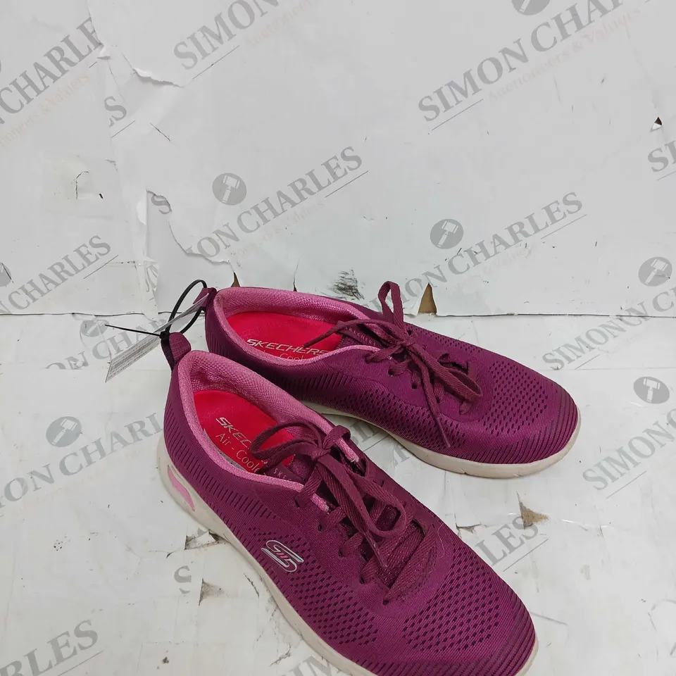UNBOXED PAIR OF SKETCHERS ARCH FIT TRAINER PURPLE SIZE 4.5