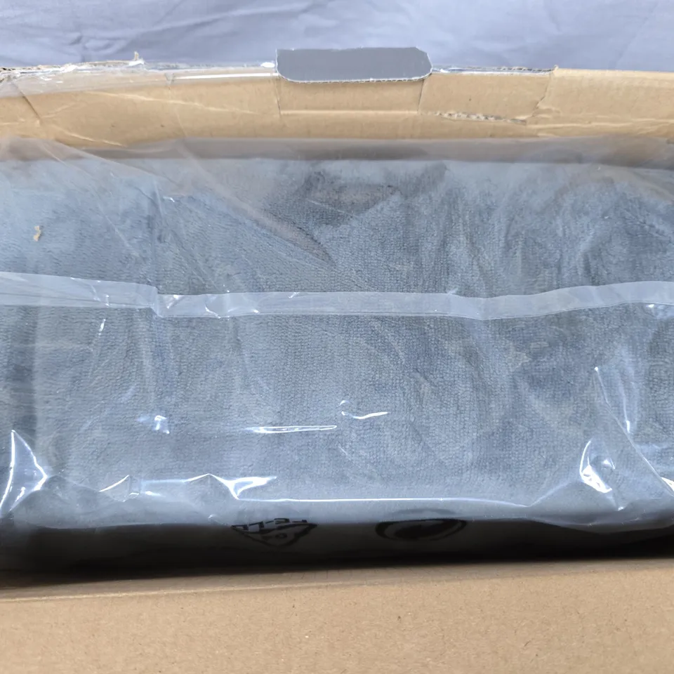 BOXED ALBERT AUSTIN HEATED BLANKET WITH CONTROLLER IN GREY