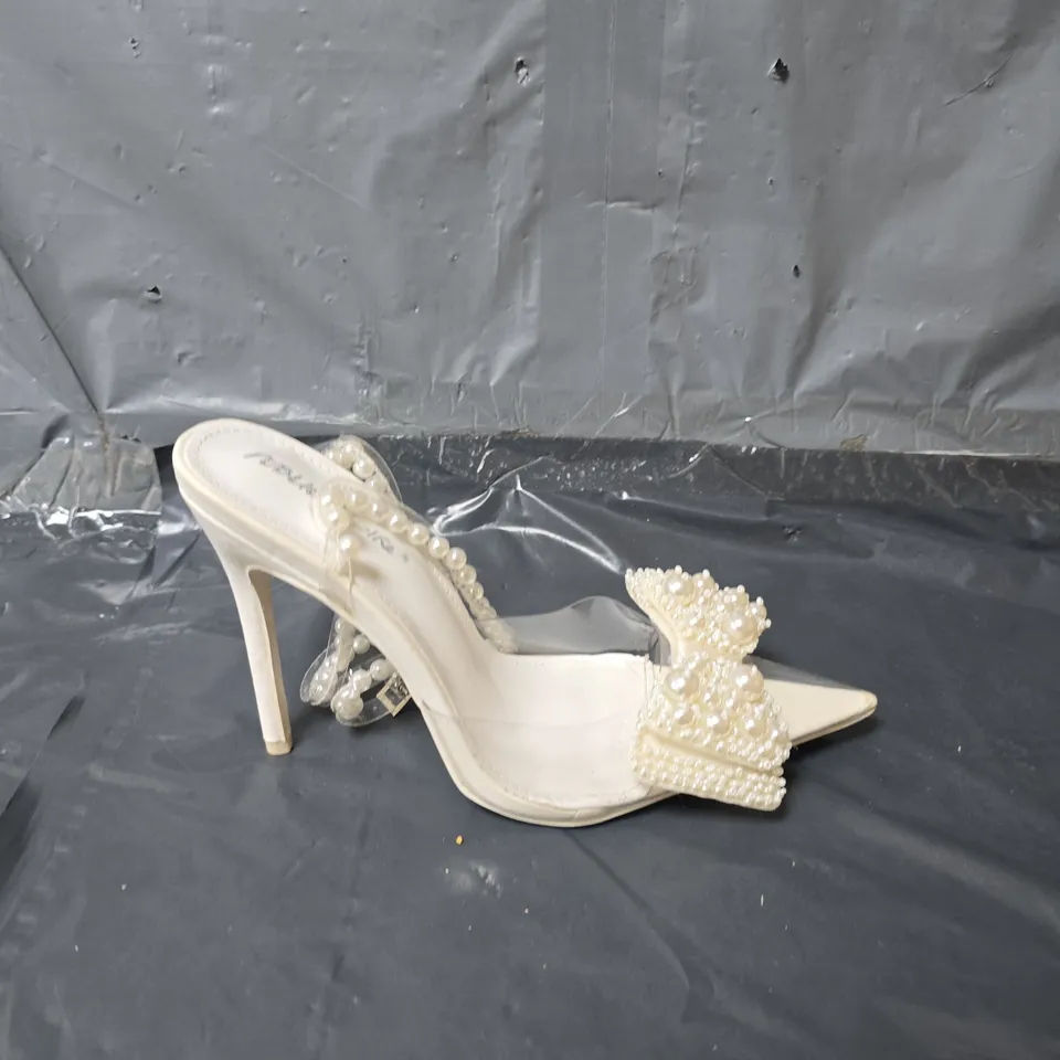 MIDNIGHT LACE HEELED SHOES - WHITE  - UK SIZE 4