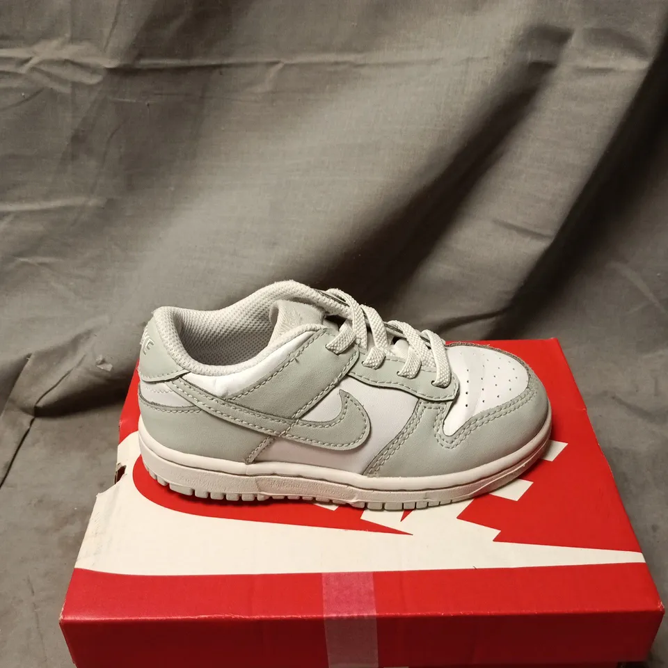 NIKE TODDLER SNEAKERS – GREY/WHITE, ON NIKE BOX SIZE 8.5 KIDS