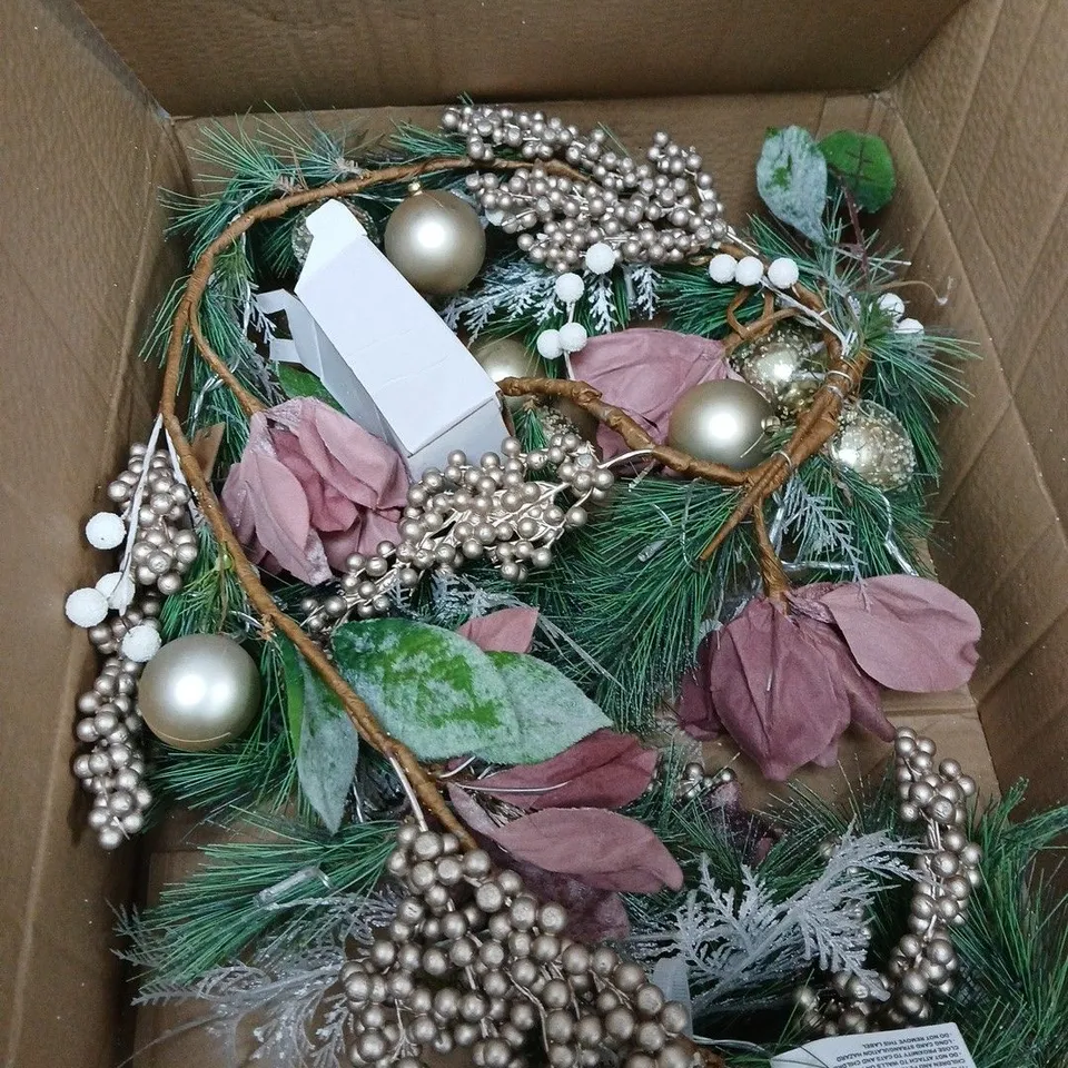 WREATH WITH BAUBLES AND DECORATIONS
