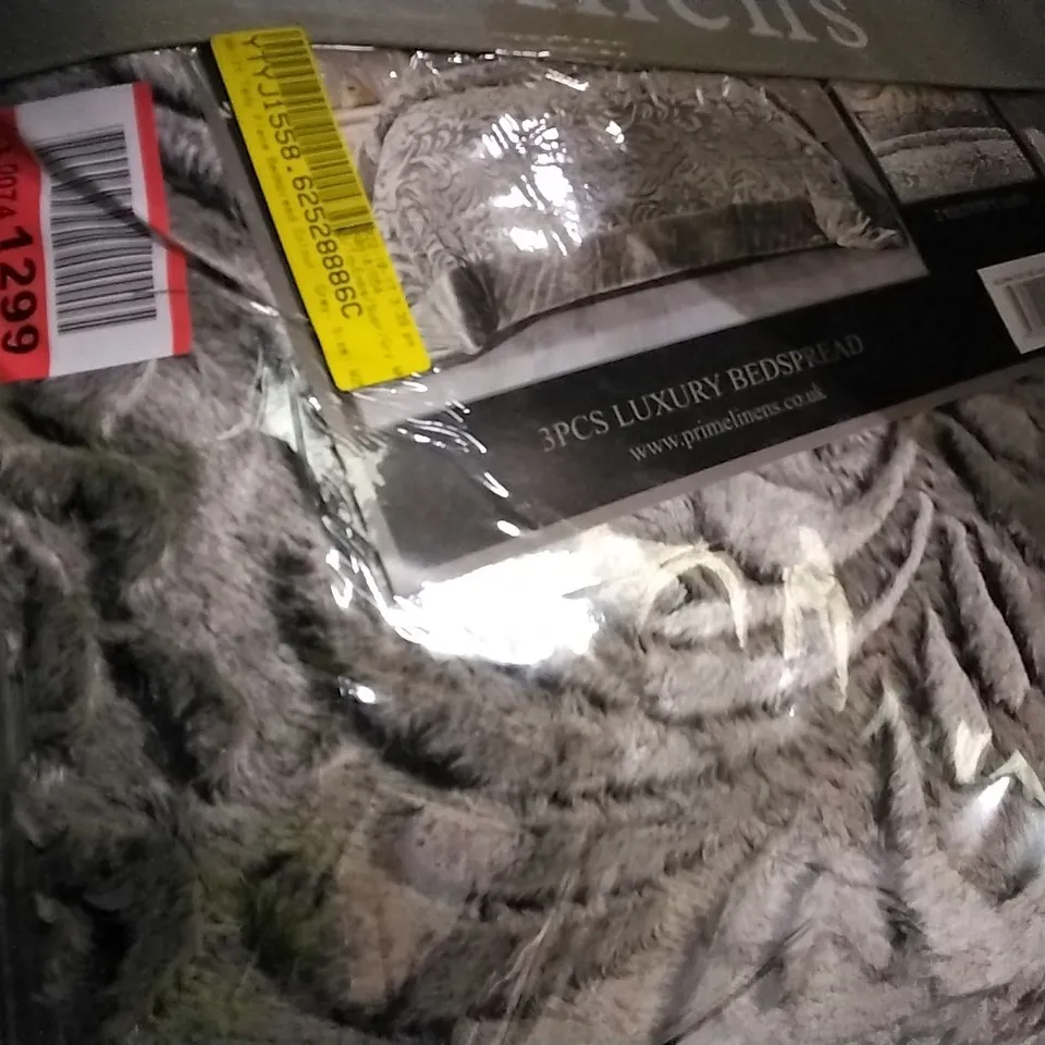 WHITT TEDY FLECE BEDSPREAD GREY