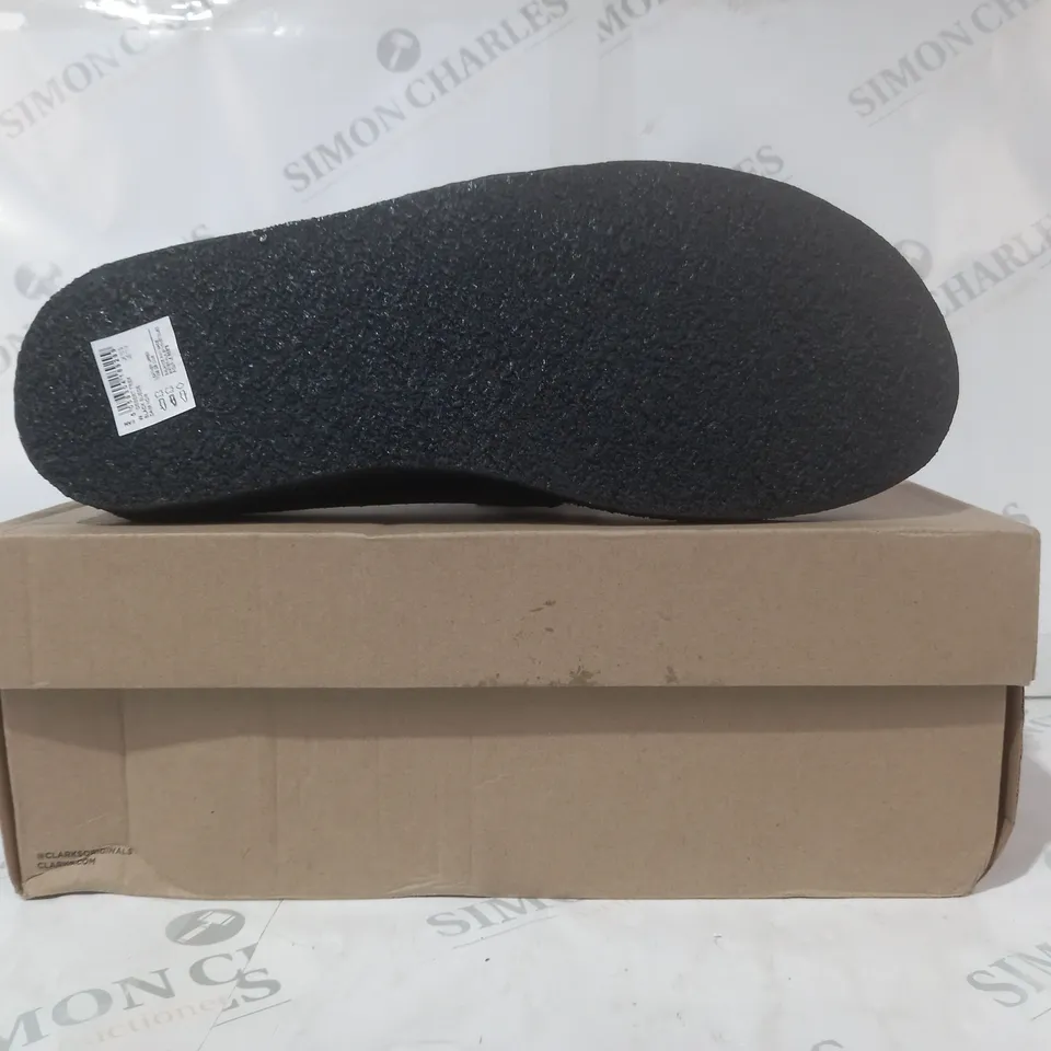BOXED PAIR OF CLARKS DESERT TREK SUEDE SHOES IN BLACK UK SIZE 10