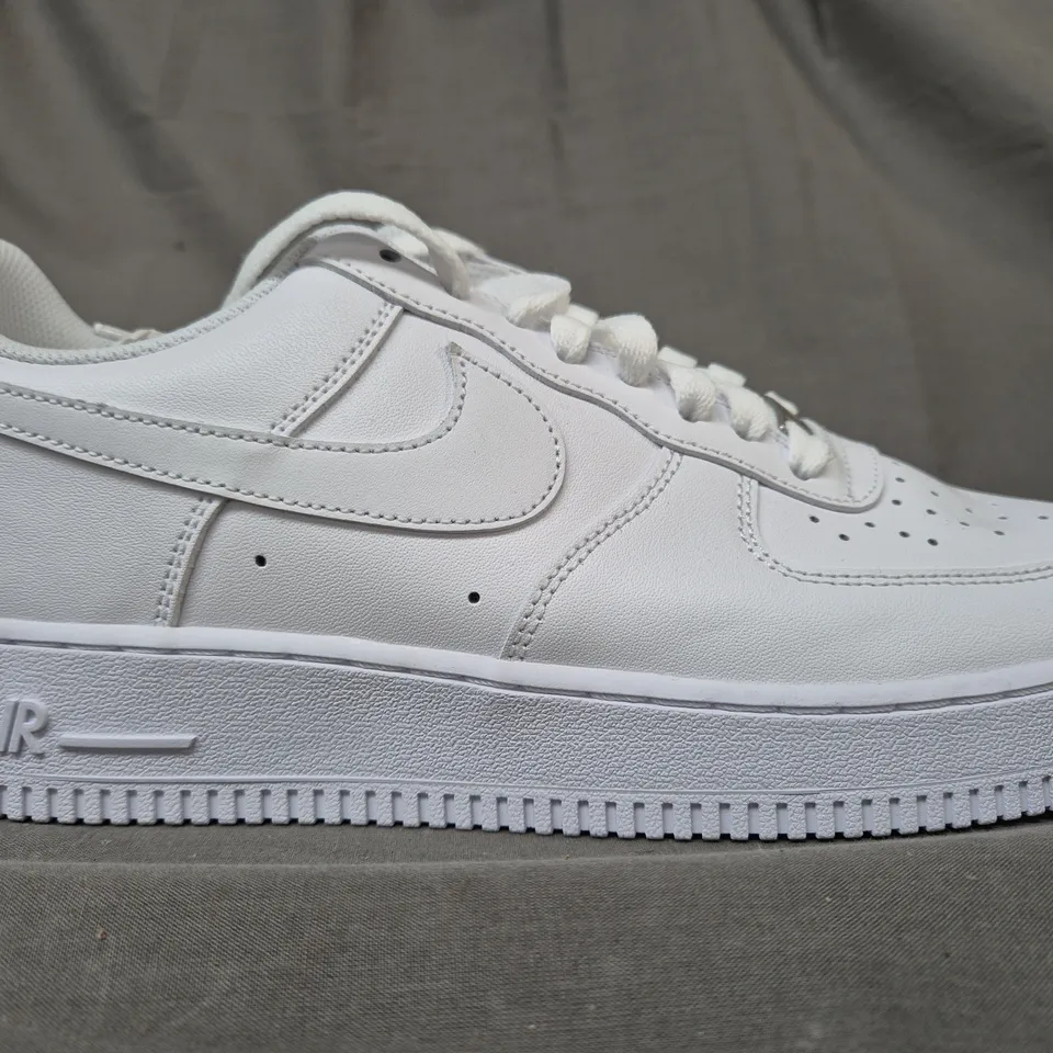 PAIR OF NIKE AIR FORCE 1 SHOES IN WHITE UK SIZE 10