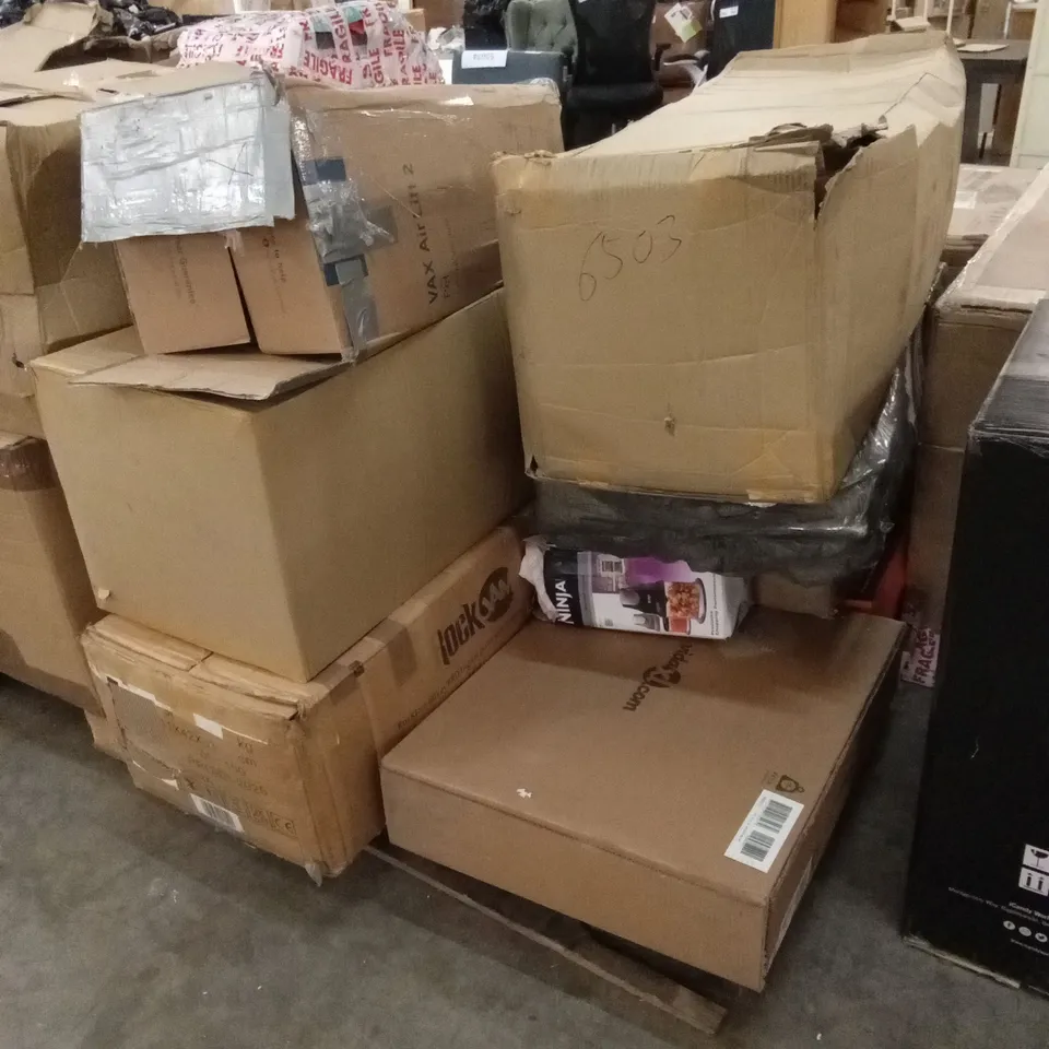PALLET OF ASSORTED HOUSEHOLD GOODS AND INCOMPLETE FURNITURE PARTS TO INCLUDE; CHRISTMAS TREES, FOOD CHOPPER, VACUUM CLEANER ETC