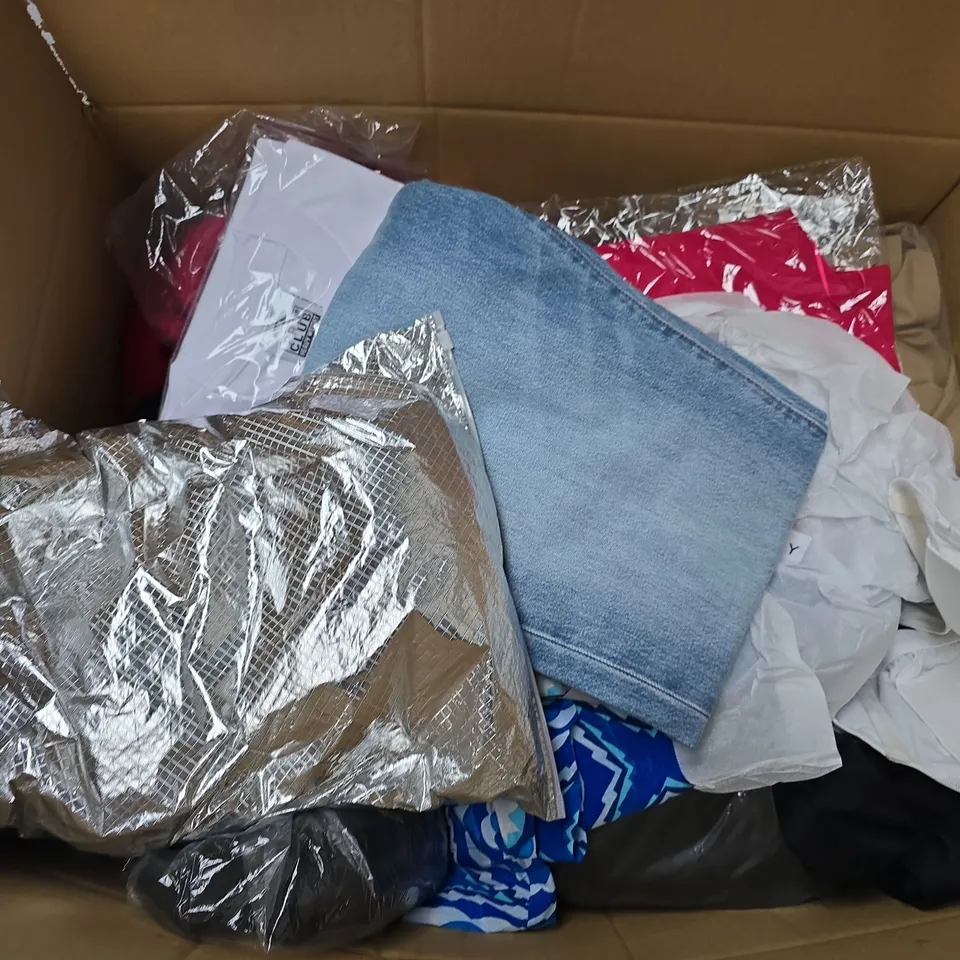 APPROXIMATELY 25 ASSORTED CLOTHING AND FASHION PRODUCTS IN VARIOUS STYLES AND SIZES - COLLECTION ONLY