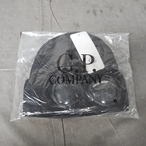 C.P. COMPANY GOGGLE BEANIE IN BLACK