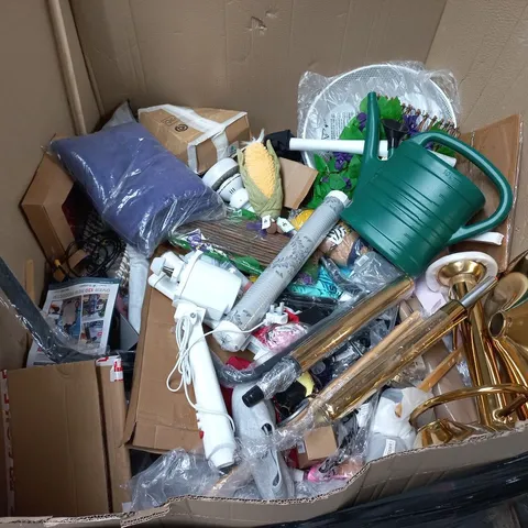 PALLET CONTAINING A LARGE QUANTITY OF ASSORTED HOUSEHOLD ITEMS TO INCLUDE PLUSHIES, TOWEL BUNDLE, WATER CAN AND WALLPAPER