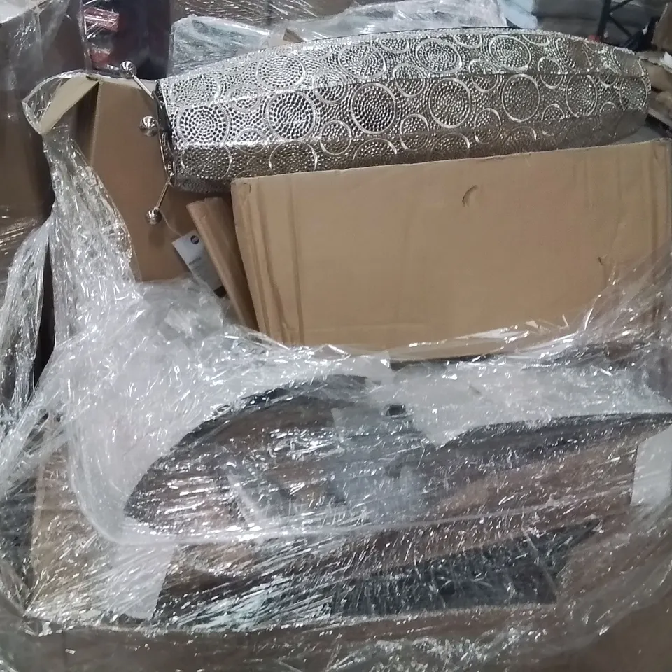 PALLET CONTAINING A LARGE QUANTITY OF ASSORTED LIGHTING PRODUCTS TO INCLUDE;FLOOR LAMP,BEDSIDE TABLE LAMP,CHANDELIER 