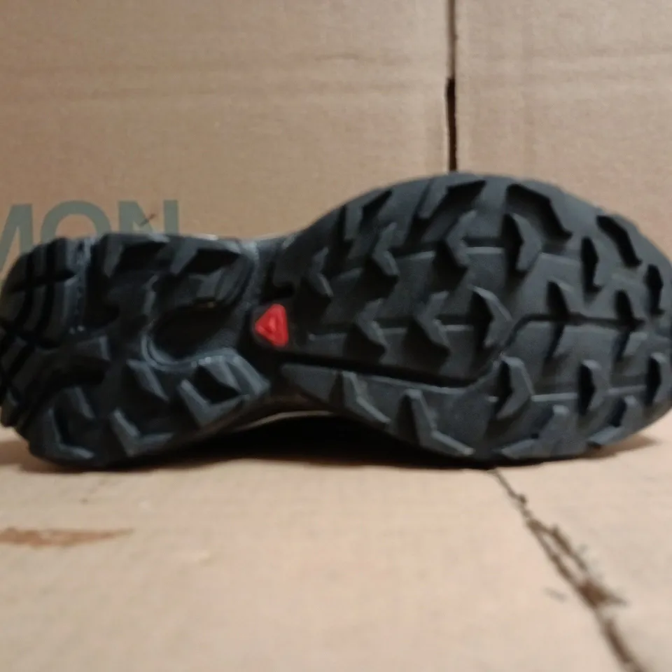 salomon trainers in black/sillver size uk 5